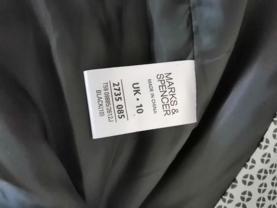 Черен костюм на Марк и Спенсър. И 2 поли и сако за комбинации
