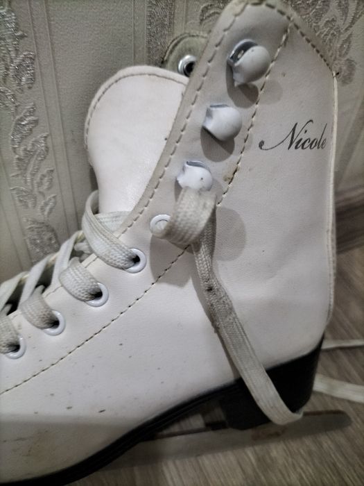 Продам детские коньки для девочек размер32