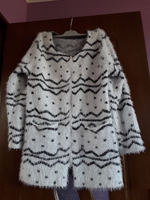 Vând Cardigan Damă Lung Gros Pufos Nou Italia Mărimea XL