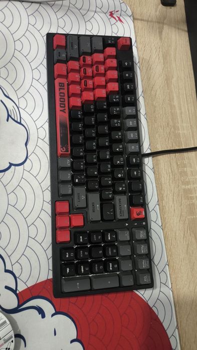 Продам игровую клавиатуру Bloody S98 (Sports) 
Состояние отличное, пол