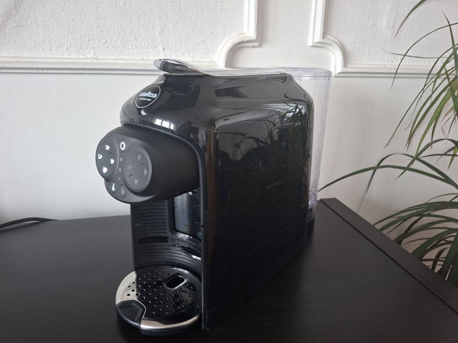 Кафемашина Lavazza Desea ( a modo mio )