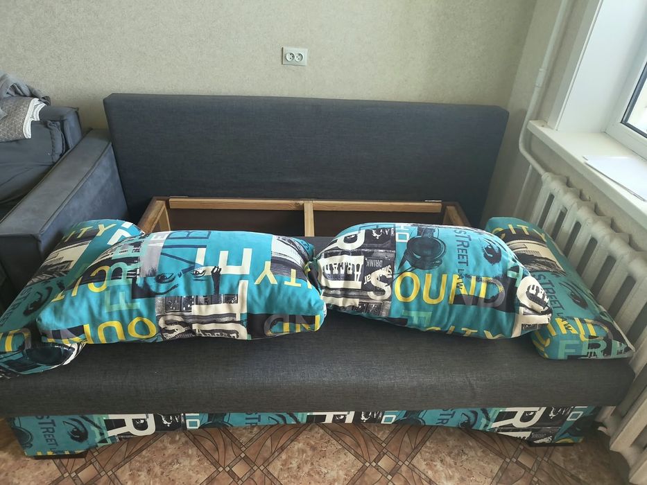Продам диван в хорошем состоянии.