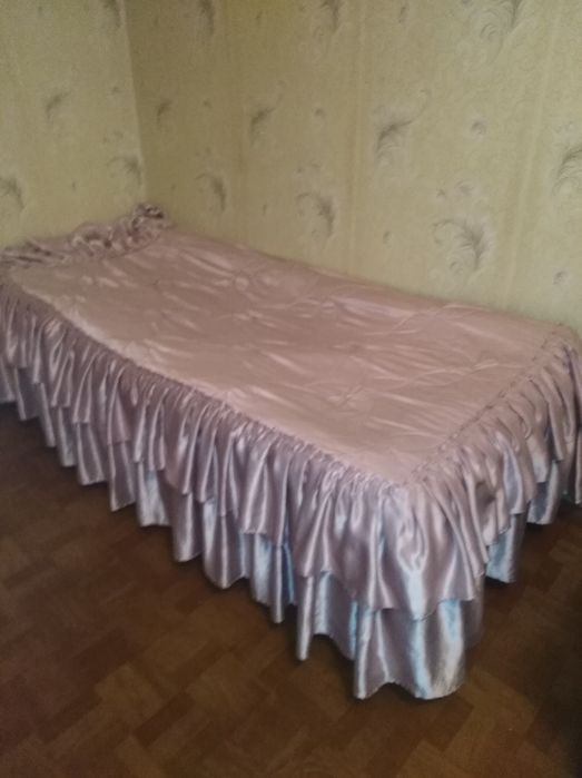 Очень красивый платок Продаю гладильную доску продаю гладильную доску