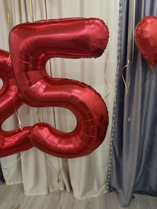 Шары красного цвета