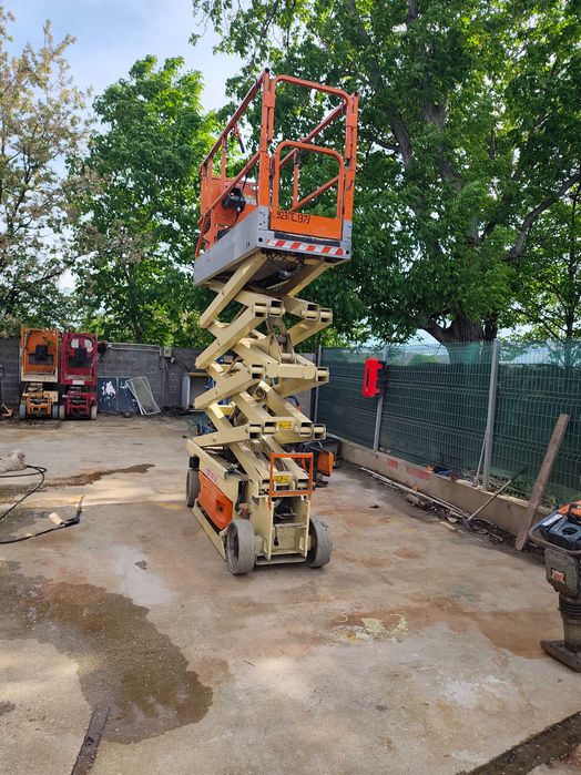 Ножична вишка 10м JLG 2630es