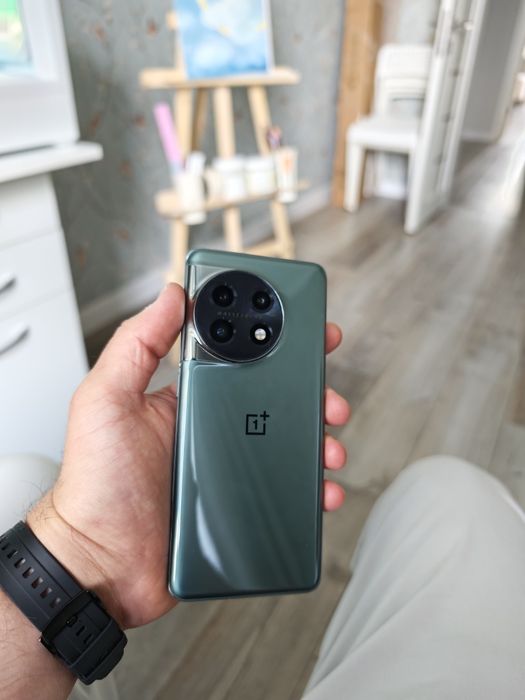 Продам OnePlus 11