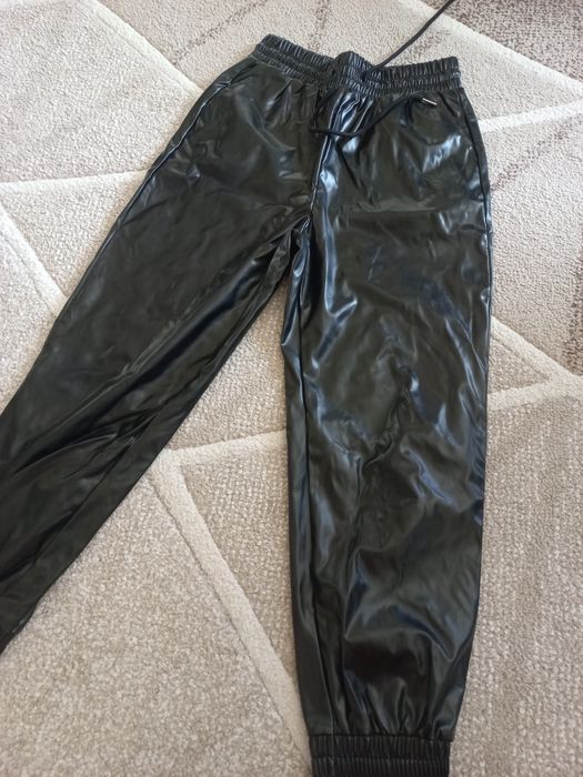 Pantaloni imitație de piele