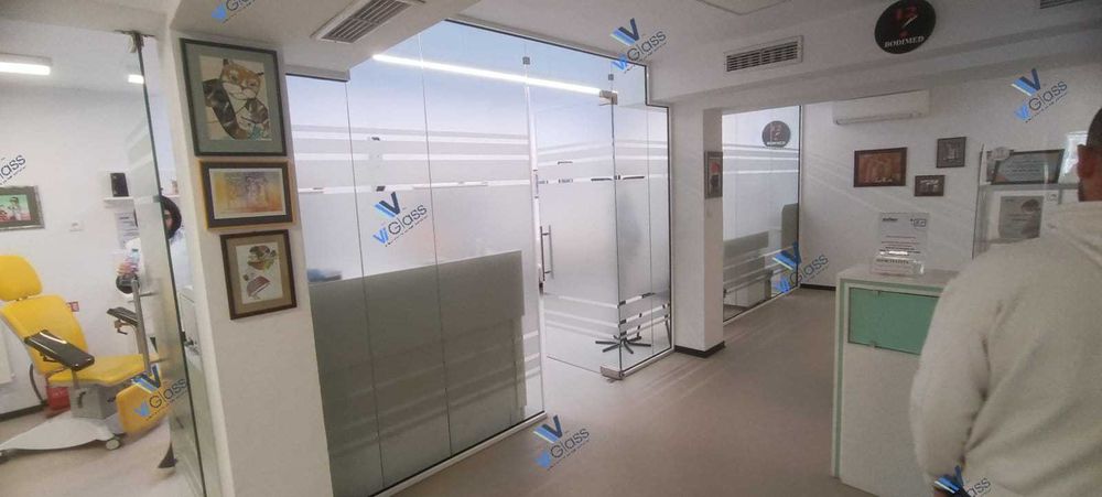 Стъклено плъзгане и офис прегради