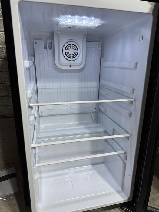 Витриный холодильник Aiwa