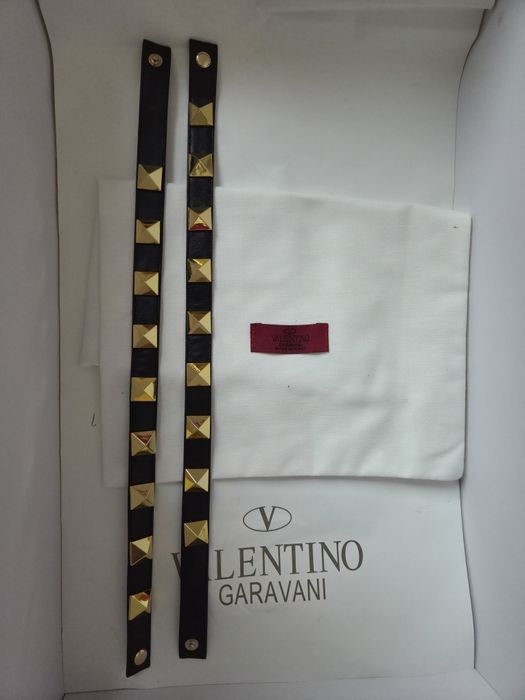 Valentino Garavani Roman Stud Round Toe Boots