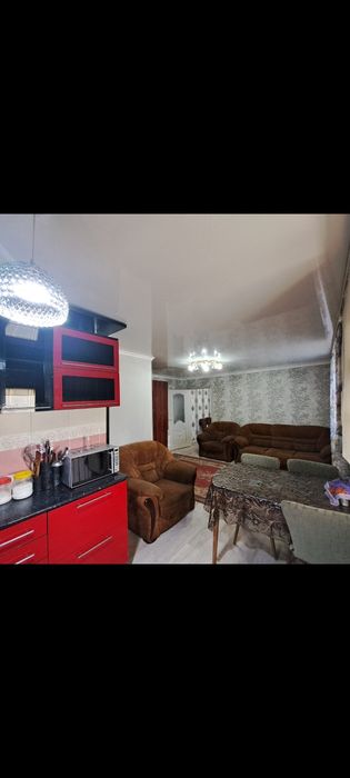Продается 3-комнатная квартира, 4 микр