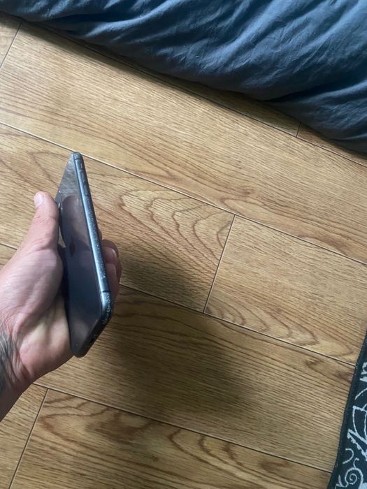 Iphone 11 64 гб 77%акб цена без торга ) торга нет совсем !