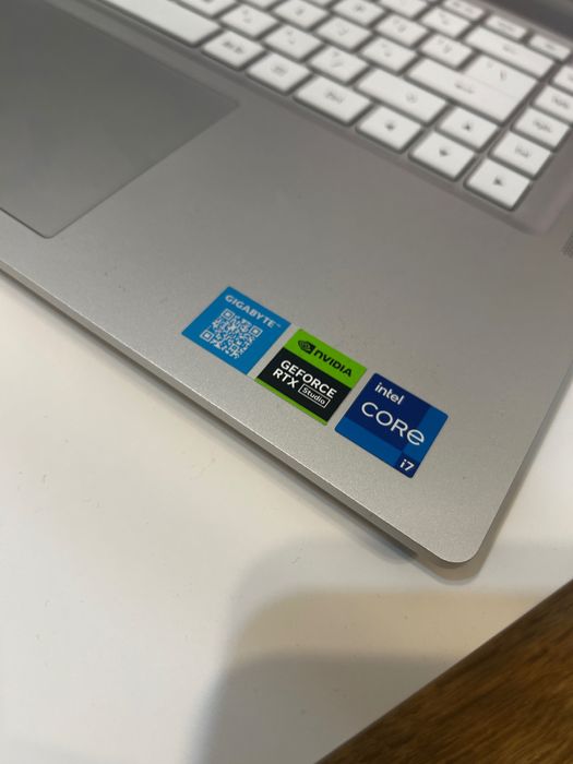 Laptop GIGABYTE Gaming AERO 16 - NVIDIA GeForce RTX 4070 8GB