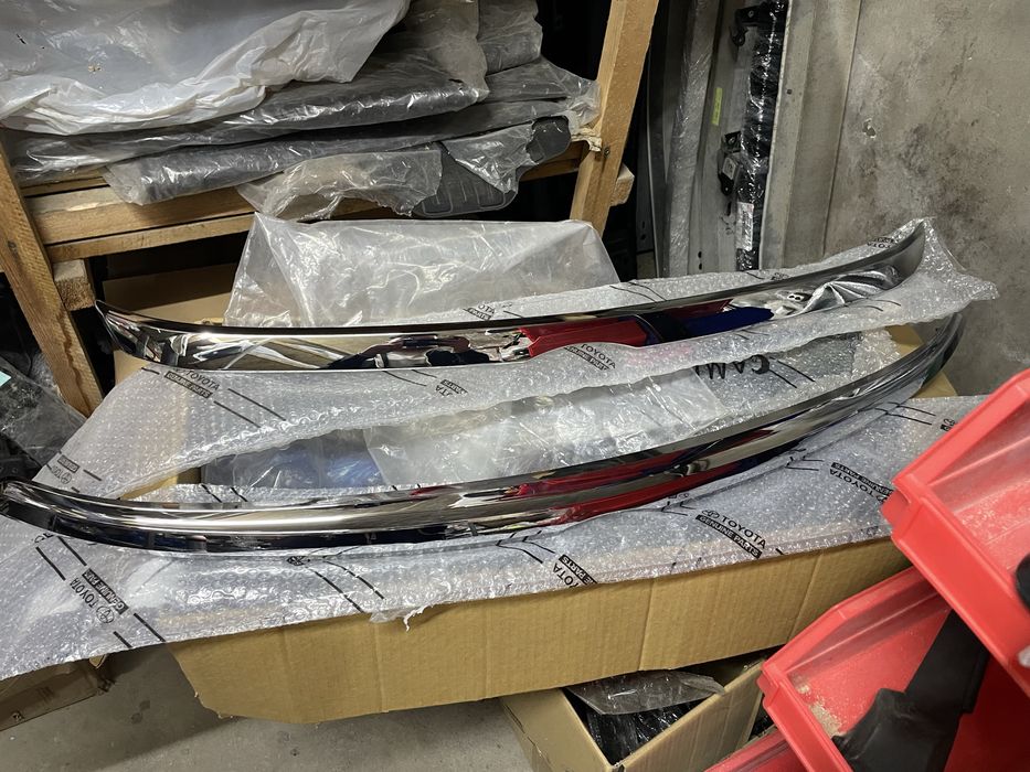 молдинг капота камри