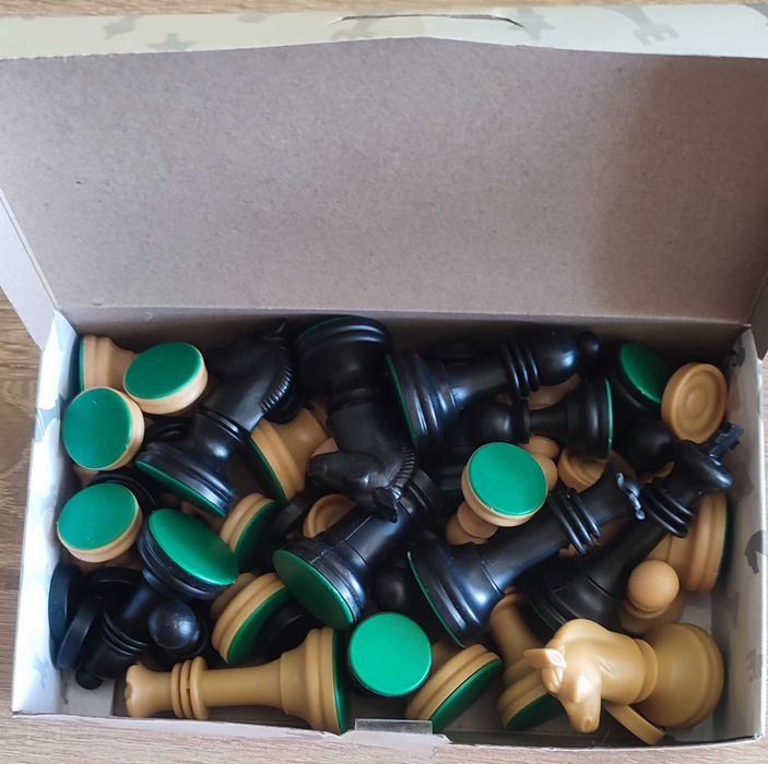 Шахматна дъска с фигури и с пулове за шашки CAYRO