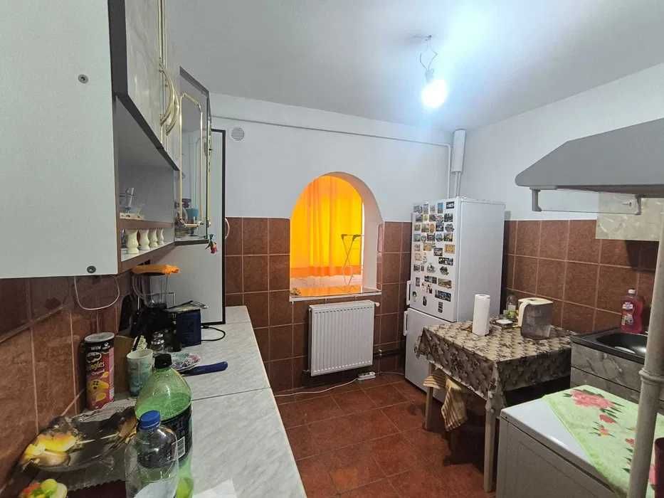 vand apartament 3 camere Motru