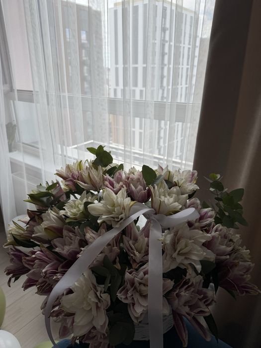 Цветы лилиибукет