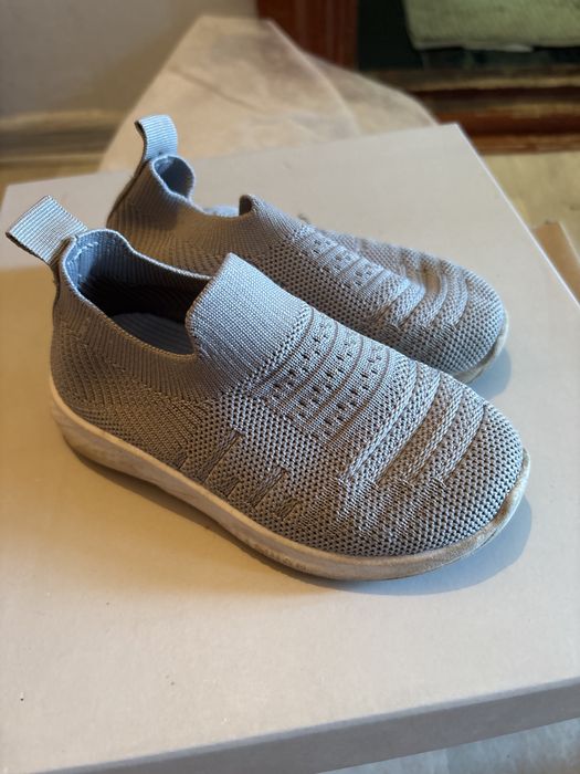 Продам детскую обувь