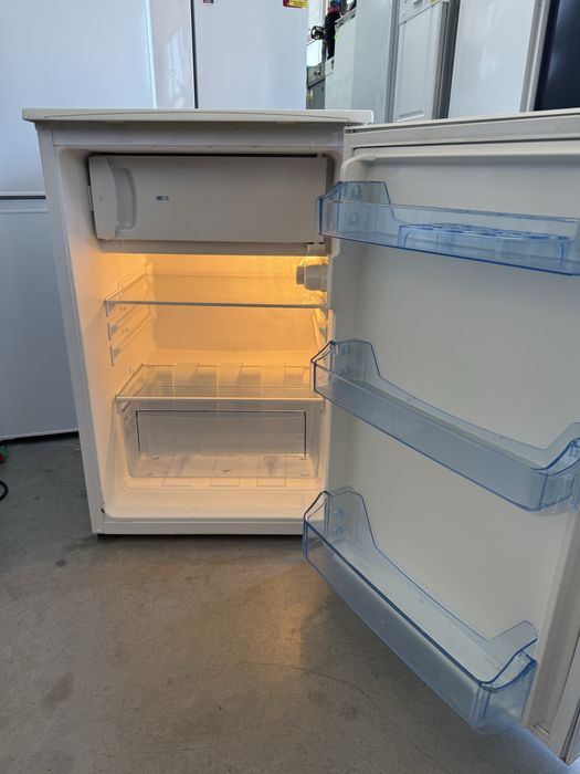 Фризер Vestfrost A+ и Хладилник със камера