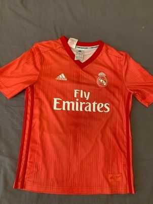 Продавам тениска на Real Madrid