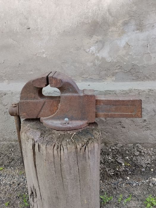 Продам тисы и наковальню