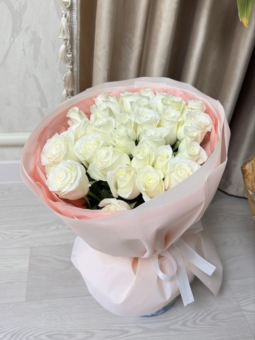Белые розы 31 штук