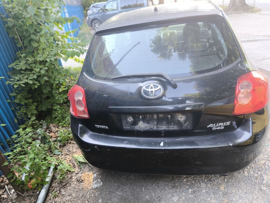 Тойота Аурис D kat На части
