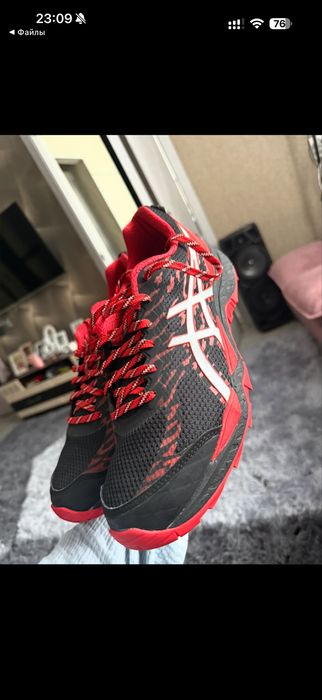 Продам кроссовки мужские Asics