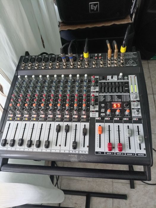 Vind mixer activ behringer pmp 4000. Putere 800 Wati. Preț negociabil.