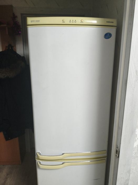 Холодильник  Samsung