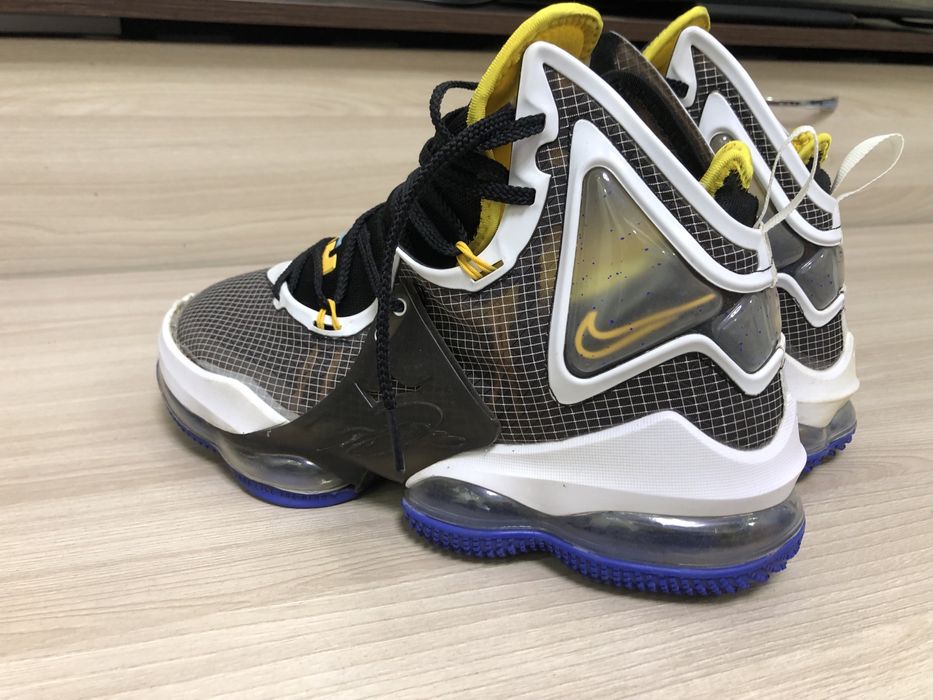 продается сникеры найк леброновские