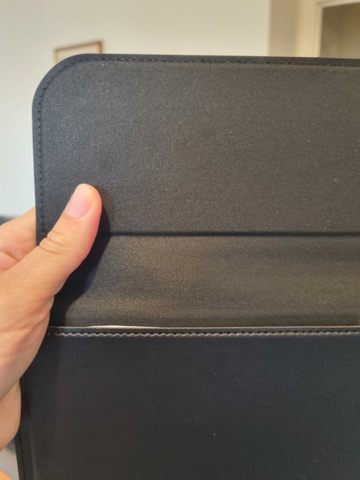 Кожена стойка за лаптоп