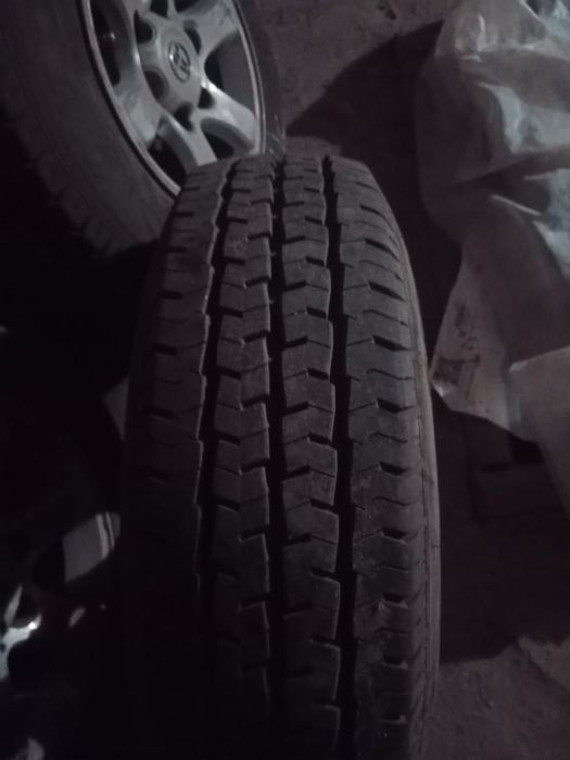 Продам комплект летних шин с дисками