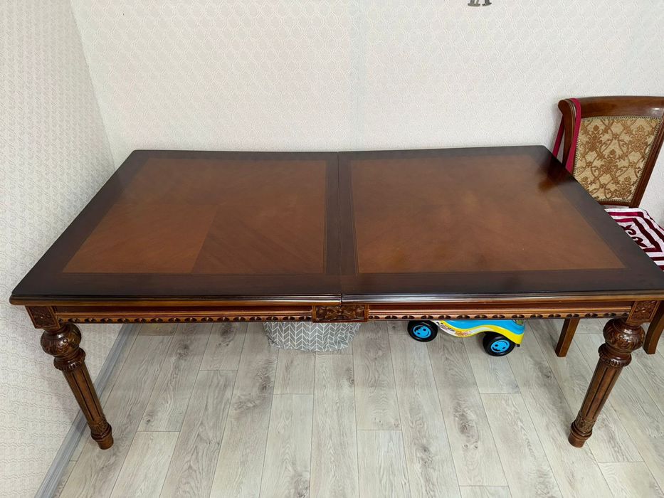 Дубовый Стол  и стулья