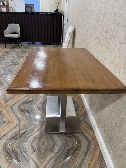 Стол для кафе в отличном состояний