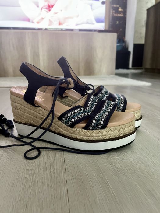 Sandale din piele cu platforma