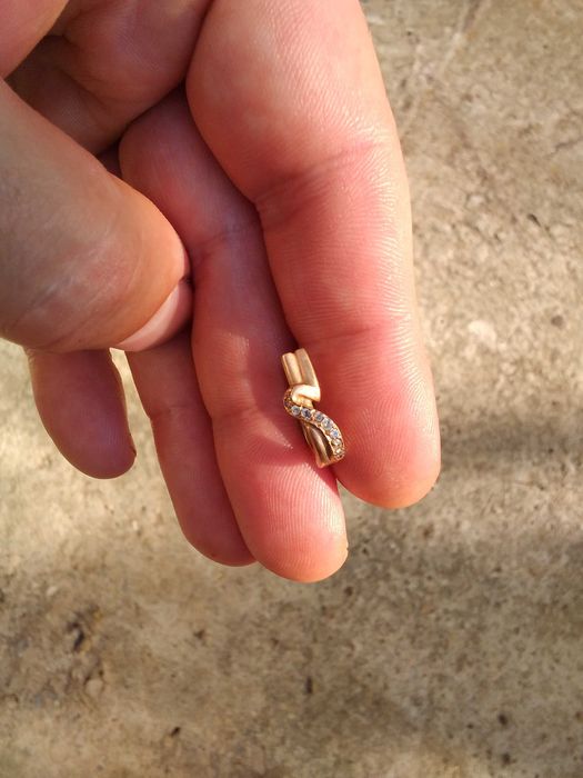 Златна обица  Полусърце