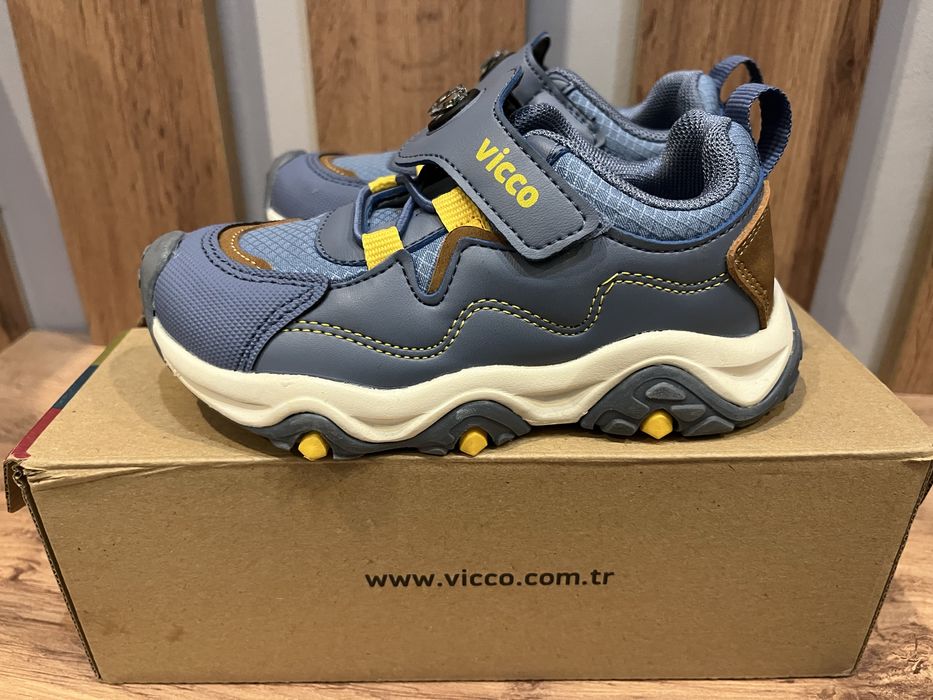 Кроссовки VICCO новые