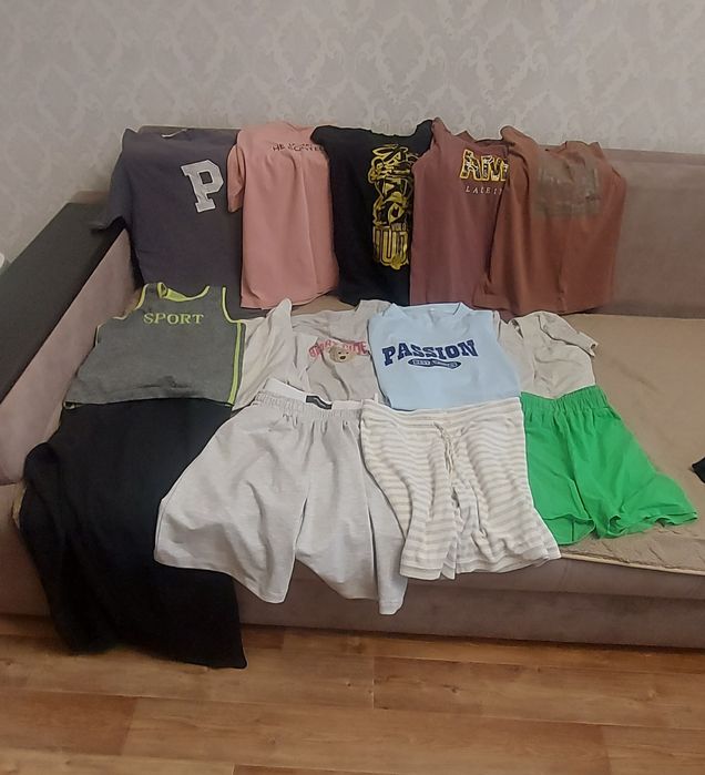 Продам пакет вещей на девочку 10-14 лет.