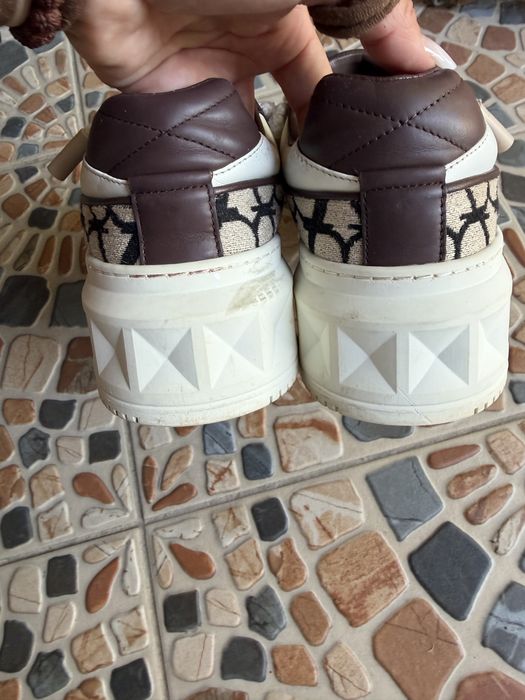Adidasi valentino model viral