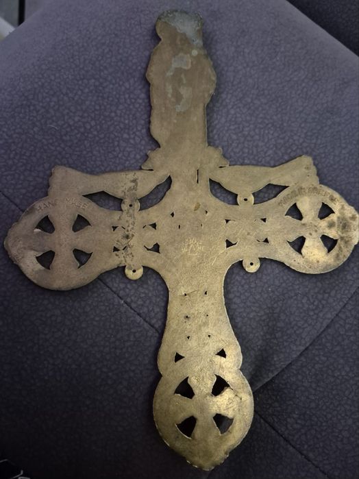 Стар бронзов гръцки кръст