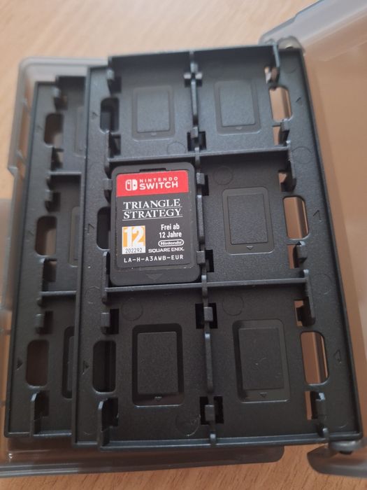 Switch game triangle strategy în carcasă de 24 de locuri