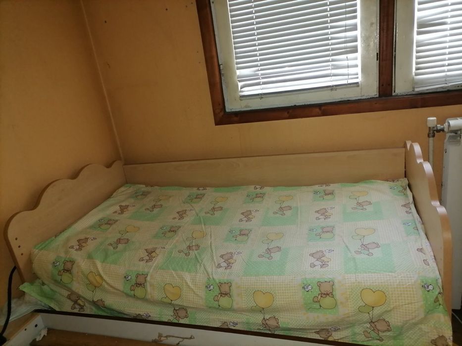 Продавам Детско легло С Матрак.