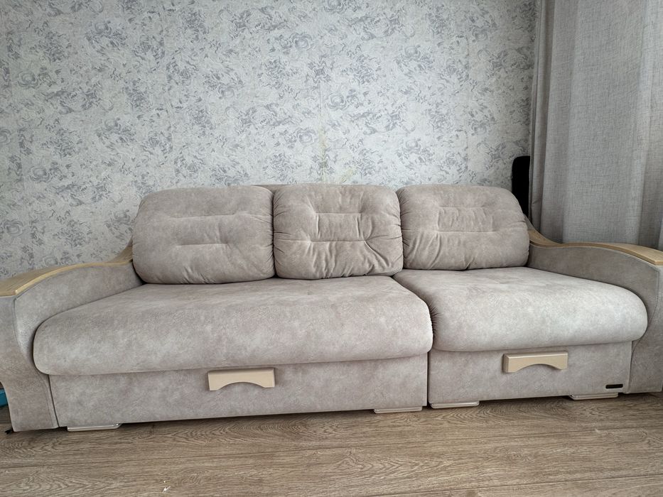 Срочно продам диван в отличном состояние!!