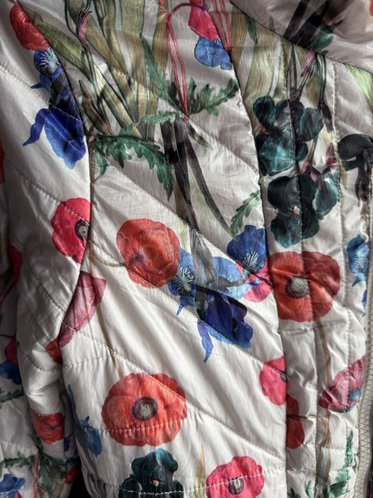 Тънко якенце на цветя