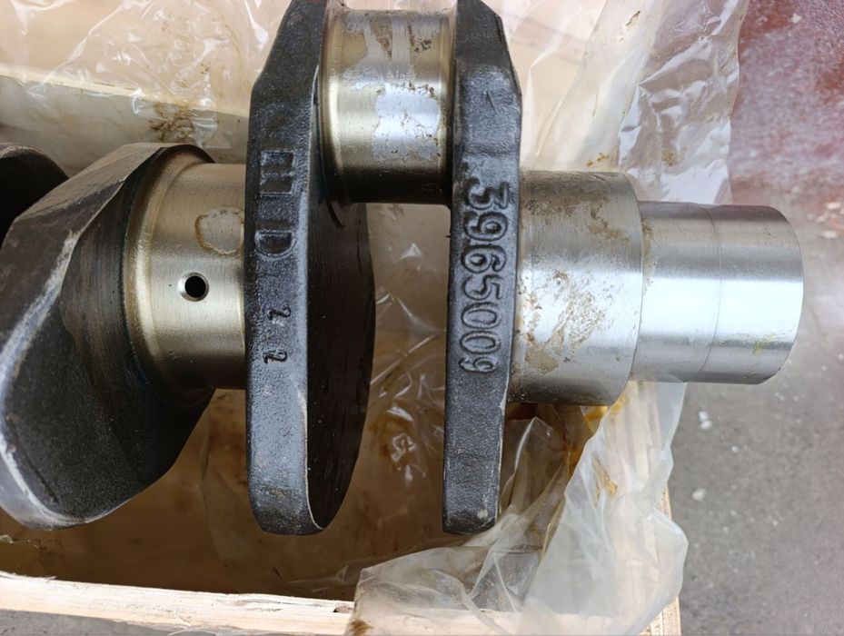 НОВЫЙ Вал коленчатый