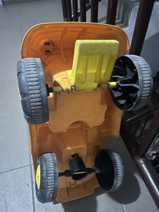 Продам детскую машинку