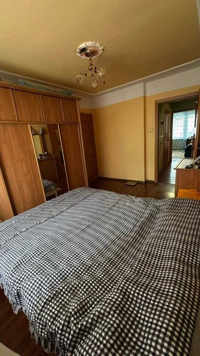 Продается 4х- комн.кв на 8 микрорайоне