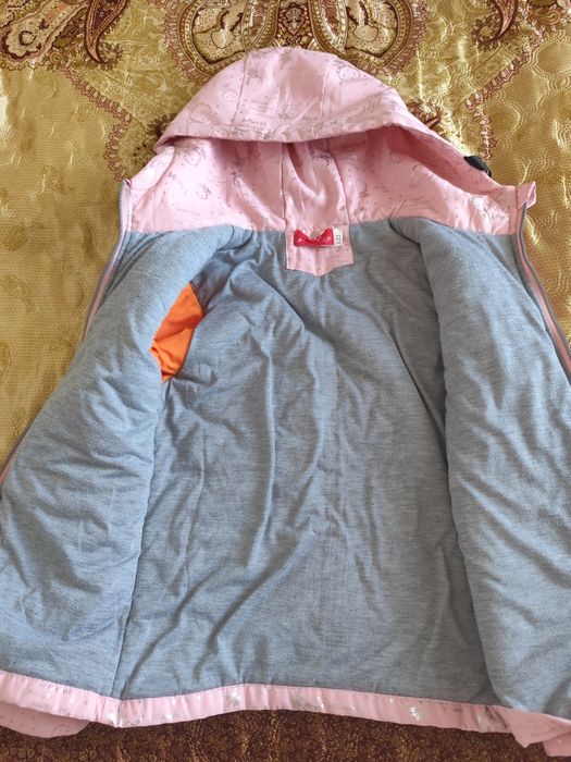 Продам куртку на девочку