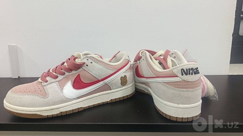 Кроссовки NIKE 38 размер женские